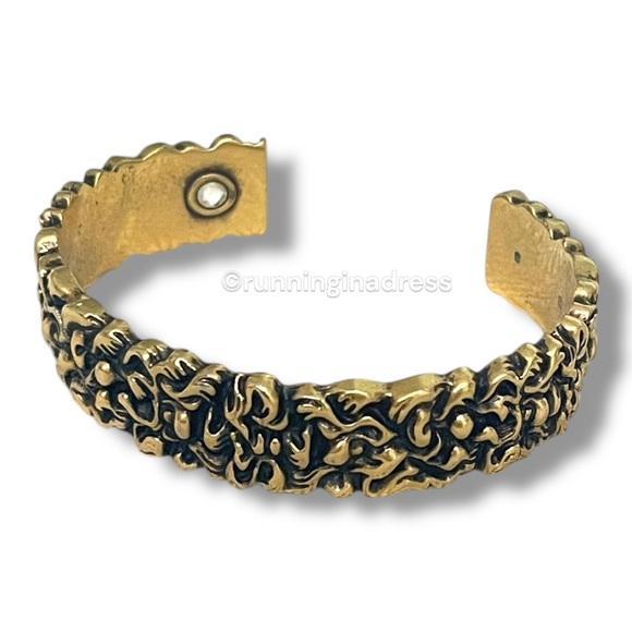 Gucci Lion Mane Cuff Bracelet In Aged Gold-tone With Crystal - Picture 3 of 13